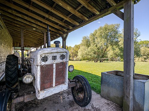 Location Creation: Kirby Farm:Vintage car
