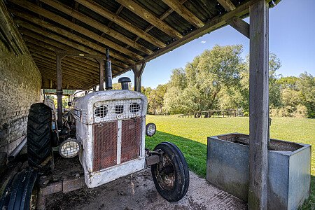Location Creation: Kirby Farm:Vintage car