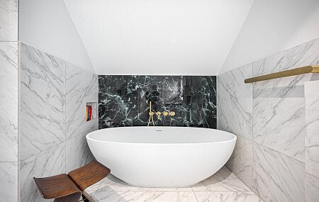 Location Creation: Lawn House: bathroom (1)