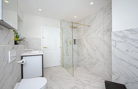 Location Creation: Lawn House: bathroom (2)