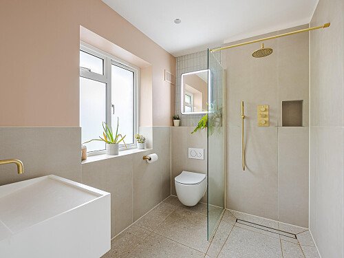 Location Creation: Lawn House: bathroom