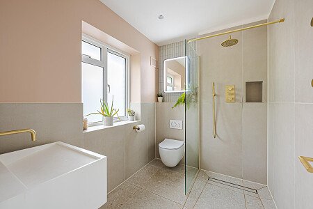 Location Creation: Lawn House: bathroom