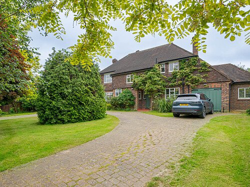 Location Creation: Lawn House: Front drive