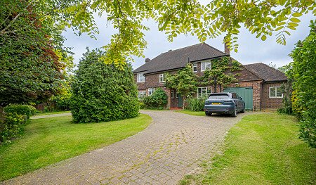 Location Creation: Lawn House: Front drive