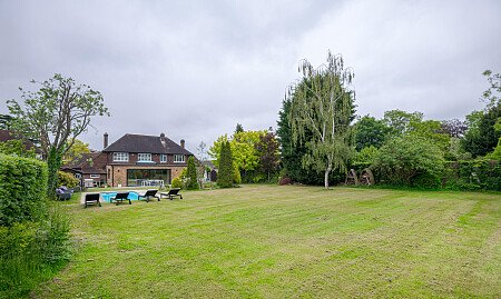 Location Creation: Lawn House: Garden