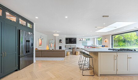 Location Creation: Lawn House: kitchen island