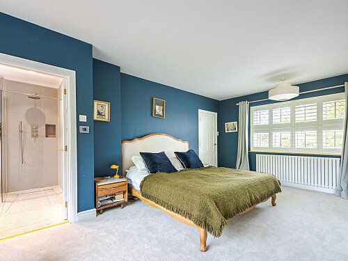 Location Creation: Lawn House: master bedroom