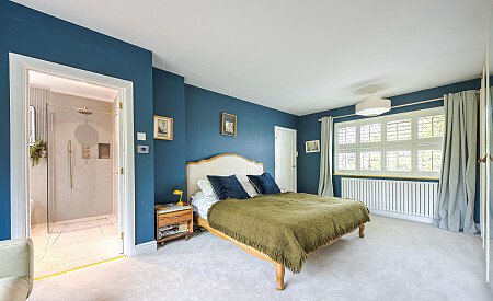 Location Creation: Lawn House: master bedroom