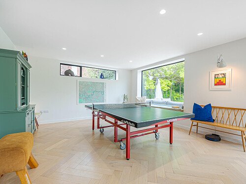 Location Creation: Lawn House: ping pong table