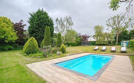 Location Creation: Lawn House: swimming pool