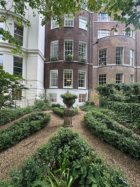 35. ARK Loc - Queen Anne's Gate