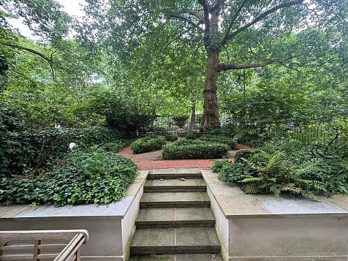 37. ARK Loc - Queen Anne's Gate