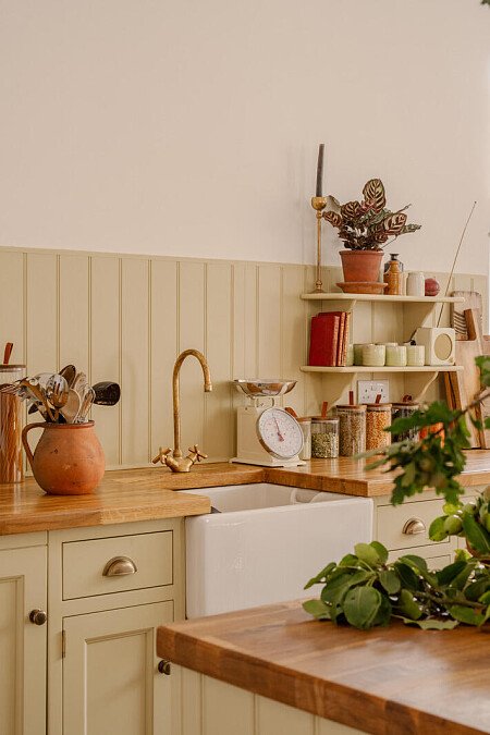 kitchen, butler sink, kitchen island, rsustic farmhouse