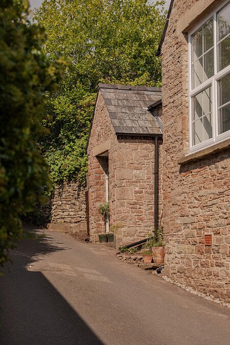 forest of dean, country lane, brambles, stone house