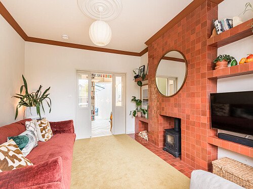 Location Creation:Northbrook N22:Lounge alt