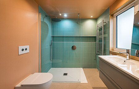 Location Creation:Henley House RG9:Bathroom 2