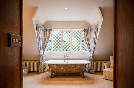 Location Creation:Lake House:bath3