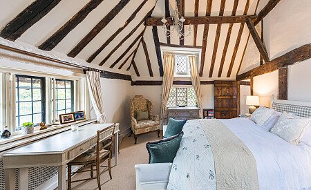 Location Creation:Lake House:bed 6