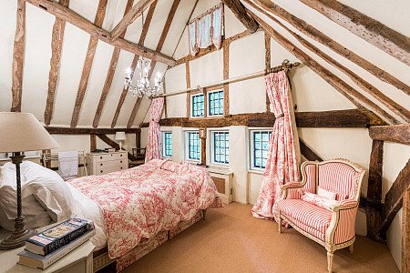 Location Creation:Lake House:bed4