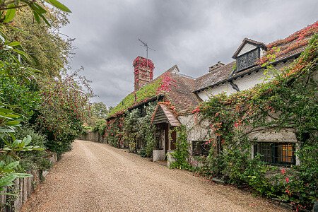 Location Creation:Lake House:driveway