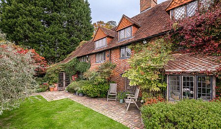 Location Creation:Lake House:exterior