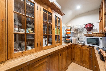 Location Creation:Lake House:pantry