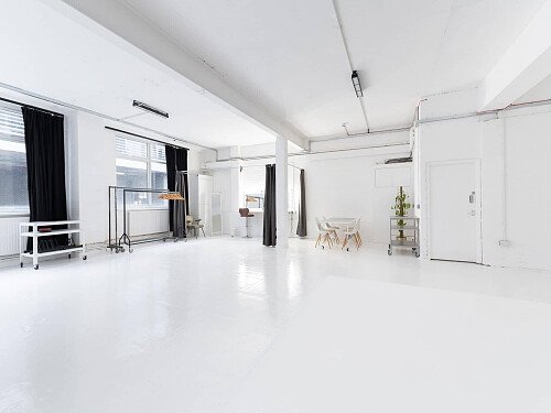 photography-studio-hire-69_drops_studios-0741-scaled