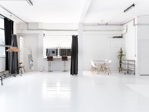 photography-studio-hire-69_drops_studios-0720-scaled