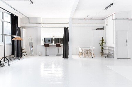 photography-studio-hire-69_drops_studios-0720-scaled