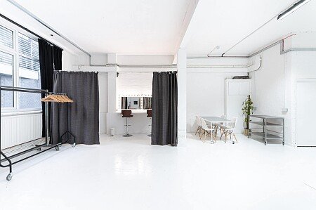 photography-studio-hire-69_drops_studios-0759-scaled