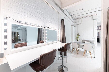 Photo-Studio-Hire-London-69-drops-Studio-6-scaled