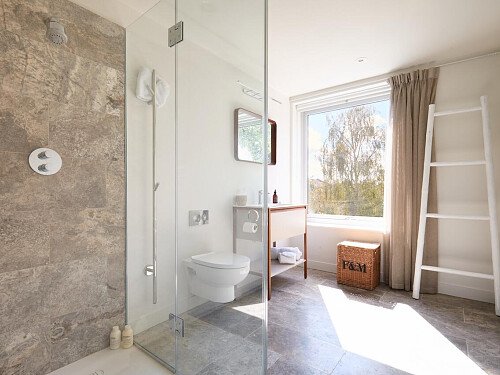 Location Creation:Chiswick Dock: bathroom 2