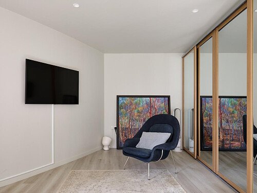 Location Creation:Chiswick Dock:Annexe tv