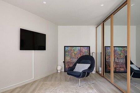 Location Creation:Chiswick Dock:Annexe tv