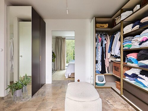 Location Creation:Chiswick Dock:dresser 2