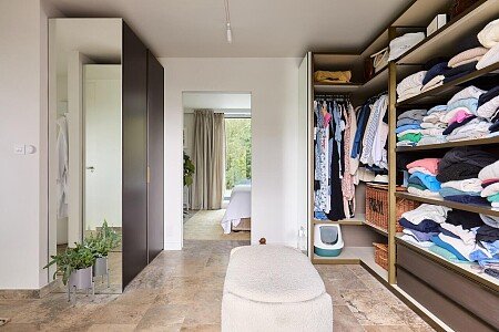 Location Creation:Chiswick Dock:dresser 2