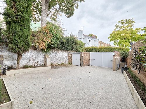 Location Creation:Chiswick Dock:drive