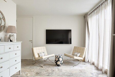 Location Creation:Chiswick Dock:master bed tv