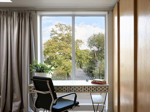 Location Creation:Chiswick Dock:office