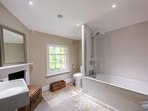 Location Creation: The Walled Garden:Bathroom 1