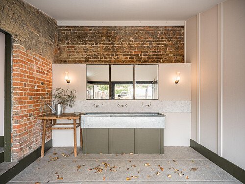 Location Creation: The Walled Garden:loos 3
