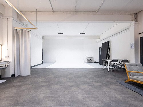 photography-studio-hire-London-69_drops_studios-0932-scaled (2)