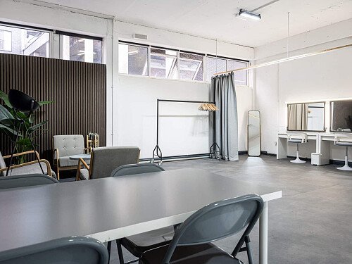 69dropsstudios_photography_studio_hire_london-3-1-scaled (1)