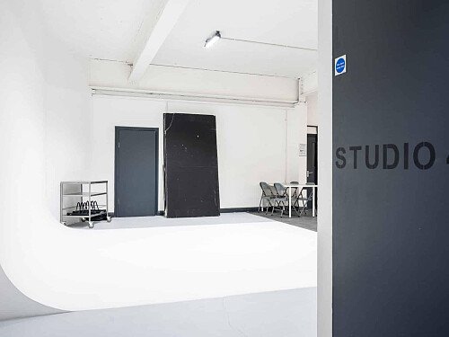 69dropsstudios_photography_studio_hire_london-6-1-scaled (1)