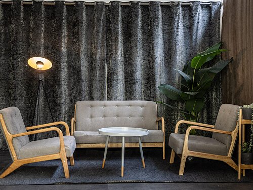 photography-studio-hire-London-69_drops_studios-0874-scaled (2)