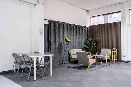 photography-studio-hire-London-69_drops_studios-0905-scaled (1)