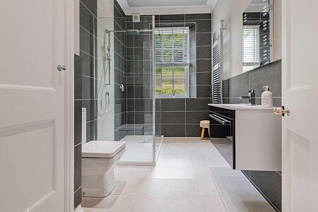 30418at638605404650000000