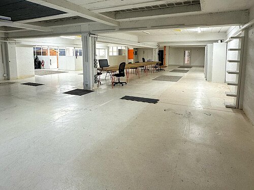 office location empty-09