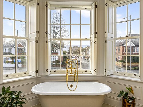 New Church Road, 77-020