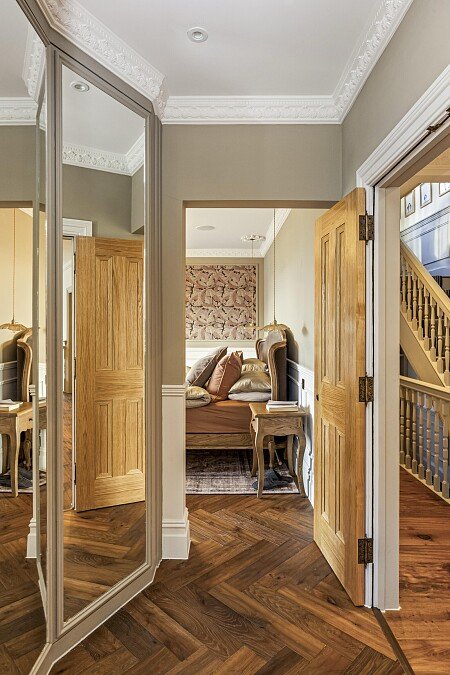 New Church Road, 77-016